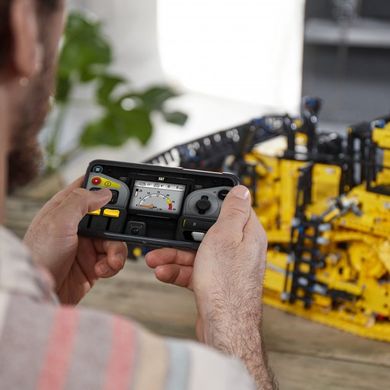 Авто-конструктор LEGO Бульдозер Cat D11 с Д/У (42131)