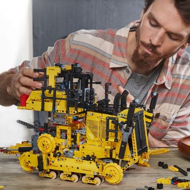 Авто-конструктор LEGO Бульдозер Cat D11 с Д/У (42131)