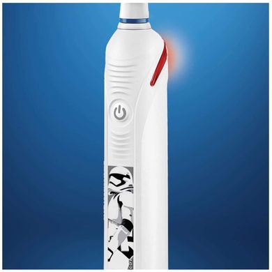 Электрическая зубная щетка Oral-B D501.513.2x Junior Star Wars Case