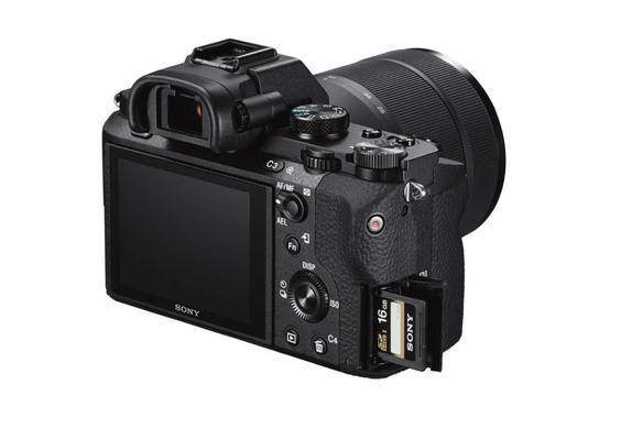 Беззеркальный фотоаппарат Sony Alpha A7 III kit (28-70mm) (ILCE7M3KB)