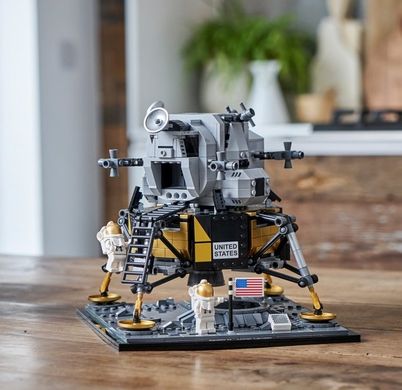 Блочный конструктор LEGO NASA Apollo 11 Lunar Lander (10266)