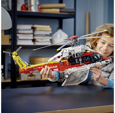 Блоковий конструктор LEGO Спасательный вертолет Airbus H175 (42145)