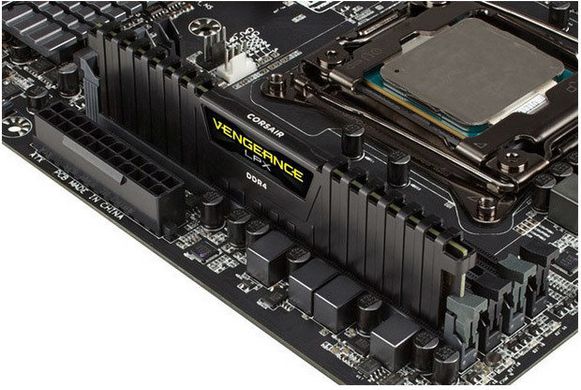 Пам'ять для настільних комп'ютерів Corsair 32 GB (2x16GB) DDR4 3600 MHz Vengeance RGB Pro Black (CMW32GX4M2Z3600C18)