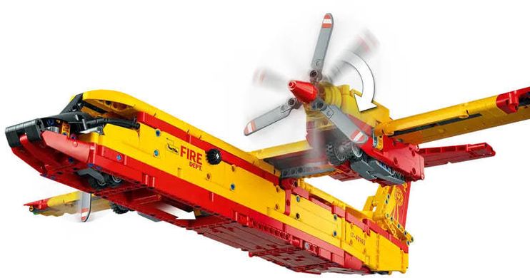 Блоковый конструктор LEGO Technic Пожарный самолет (42152)