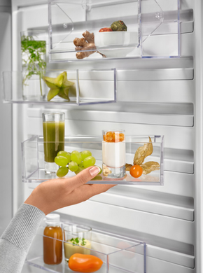 Холодильник с морозильной камерой Electrolux LNC7ME32W2