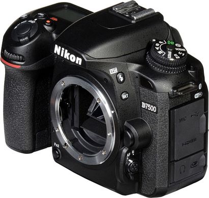 Дзеркальний фотоапарат Nikon D7500 body (VBA510AE)