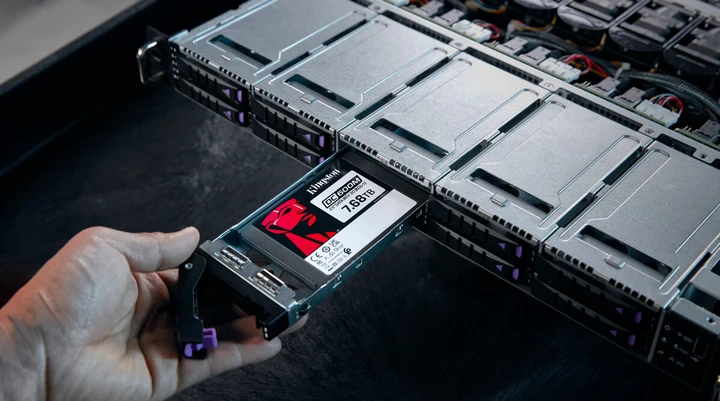 SSD накопитель Kingston DC600M 7.68 TB (SEDC600M/7680G)  Фото №4