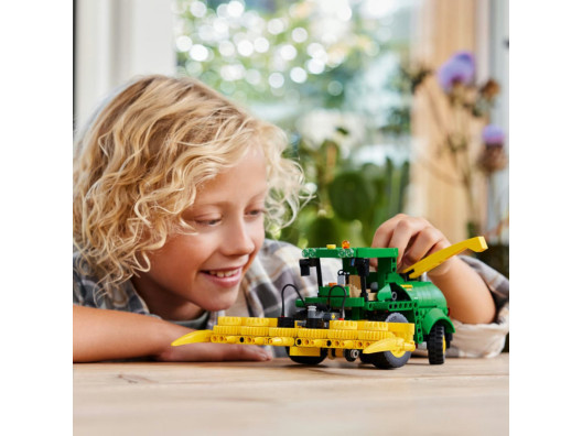 Блоковый конструктор LEGO Technic Кормоуборочный комбайн John Deere 9700 (42168)  Фото №0