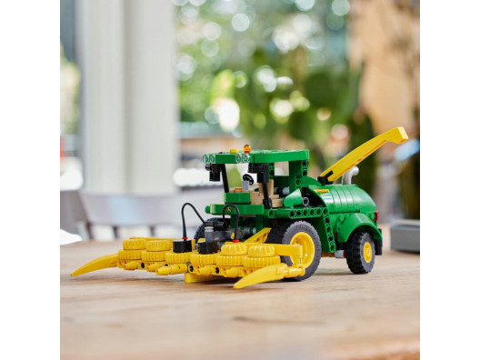 Блоковый конструктор LEGO Technic Кормоуборочный комбайн John Deere 9700 (42168)  Фото №2