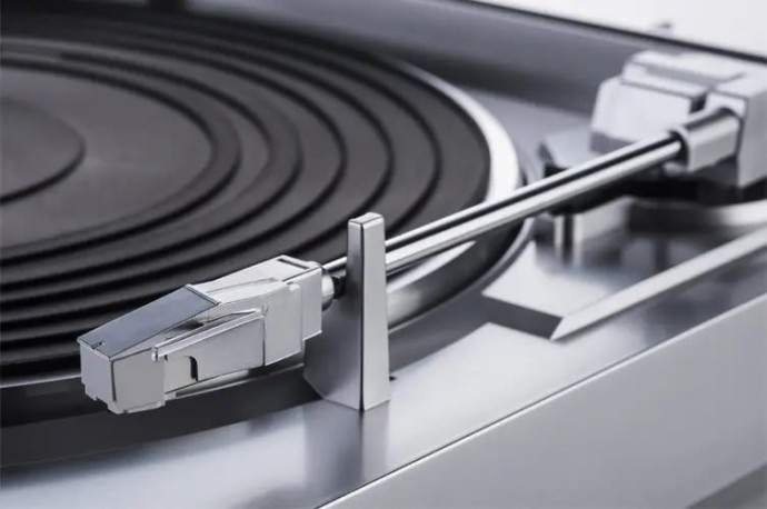 Проигрыватель виниловых дисков Denon DP-29F  Фото №1