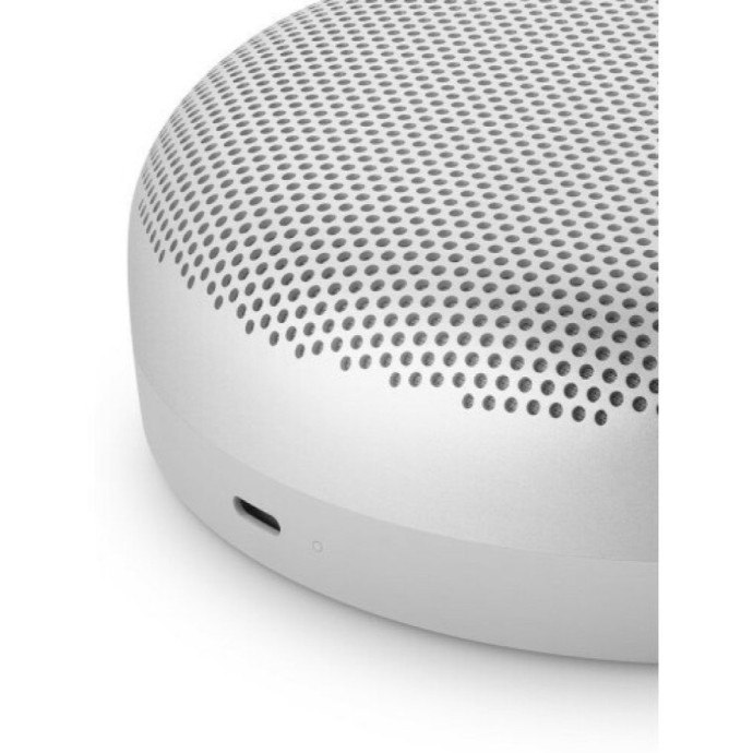 Портативная колонка Bang&amp;Olufsen Beosound A1 2nd. Gen. Grey Mist (1734001)  Фото №5