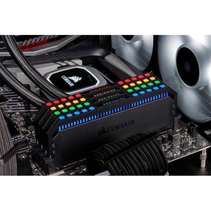 Память для настольных компьютеров Corsair 32GB (2x16GB) DDR4 3600MHz Dominator Platinum RGB (CMT32GX4M2Z3600C18)  Фото №4