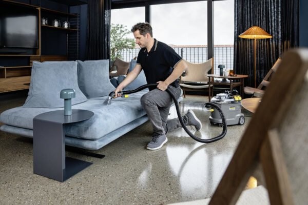 Профессиональный моющий пылесос Karcher Puzzi 8/1 (1.100-240.0)  Фото №8