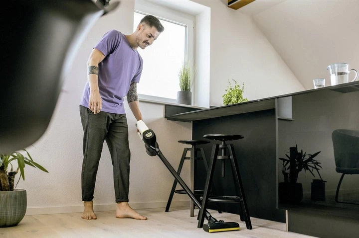 Вертикальний + ручний пилосос (2в1) Karcher VC 4 Cordless Premium myHome (1.198-640.0)  Фото №2