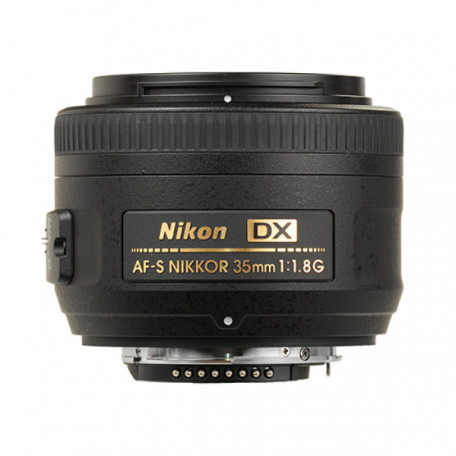 Стандартный объектив Nikon AF-S DX Nikkor 35mm f/1,8G (JAA132DA)  Фото №0