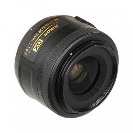 Стандартный объектив Nikon AF-S DX Nikkor 35mm f/1,8G (JAA132DA)  Фото №4