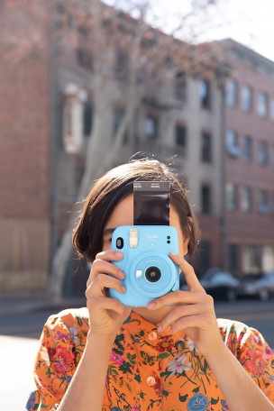 Фотокамера мгновенной печати Fujifilm Instax Mini 11 Sky Blue (16655003)иттєвого друку Fujifilm Instax Mini 11 Sky Blue (16655003) (Sky Blue) + Фотобу  Фото №7