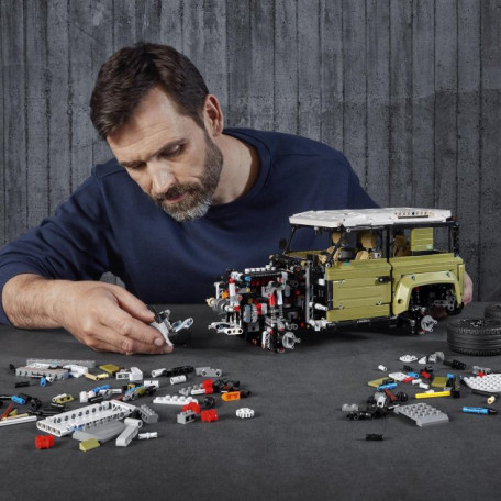 Авто-конструктор LEGO TECHNIC Land Rover Defender (42110)  Фото №10