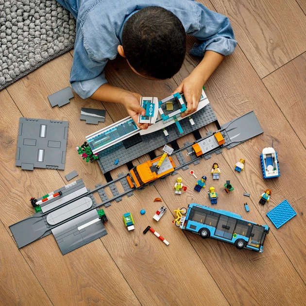 Блоковий конструктор LEGO Железнодорожная станция (60335)  Фото №2