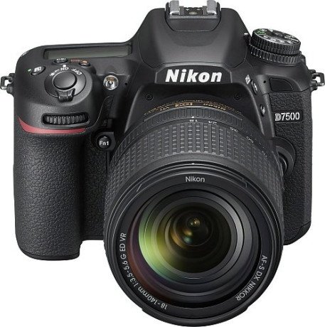 Зеркальный фотоаппарат Nikon D7500 kit (18-140mm) VR (VBA510K002)  Фото №1
