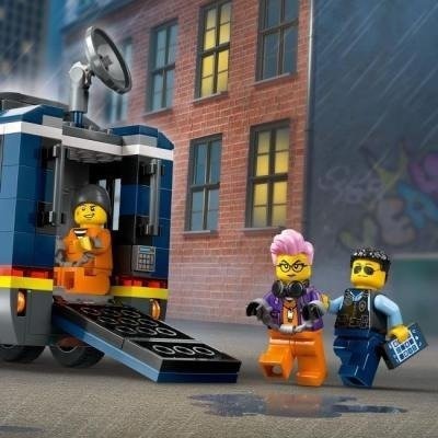 Блоковый конструктор LEGO City Передвижная полицейская криминалистическая лаборатория (60418)  Фото №5