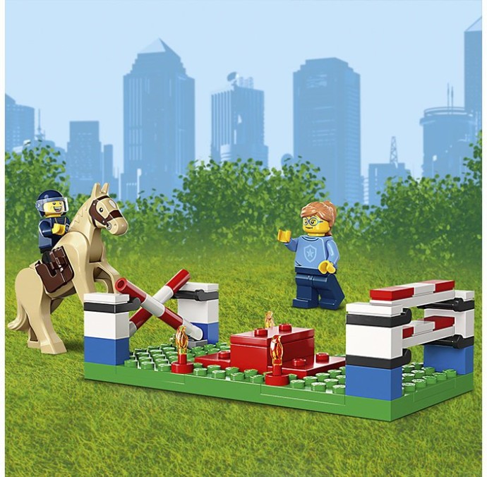 Блоковый конструктор LEGO City Полицейская академия (60372)  Фото №7