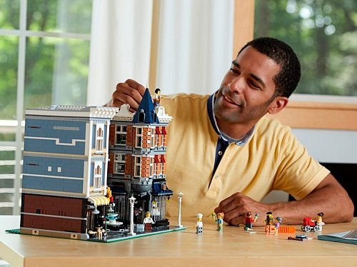 Блоковый конструктор LEGO Creator Городская площадь (10255)  Фото №3