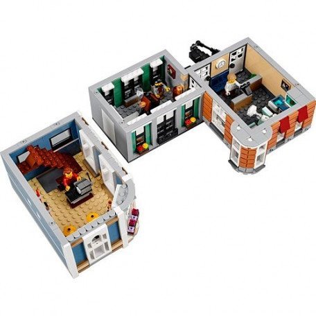 Блоковый конструктор LEGO Creator Городская площадь (10255)  Фото №1