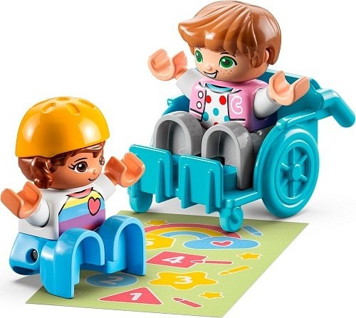 Блочный конструктор LEGO Duplo Town Будни в детском саду (10992)  Фото №0