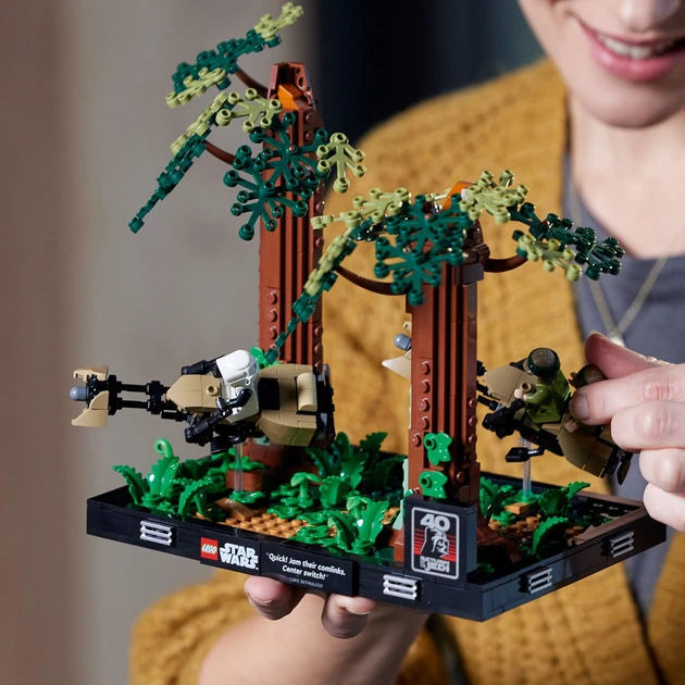Блоковий конструктор LEGO Star Wars Діорама Погоня на спідері на Ендорі (75353)  Фото №1