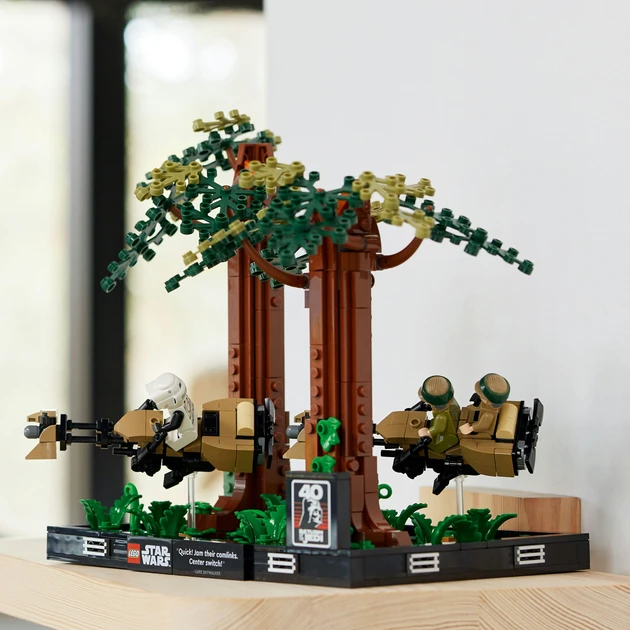 Блоковий конструктор LEGO Star Wars Діорама Погоня на спідері на Ендорі (75353)  Фото №6
