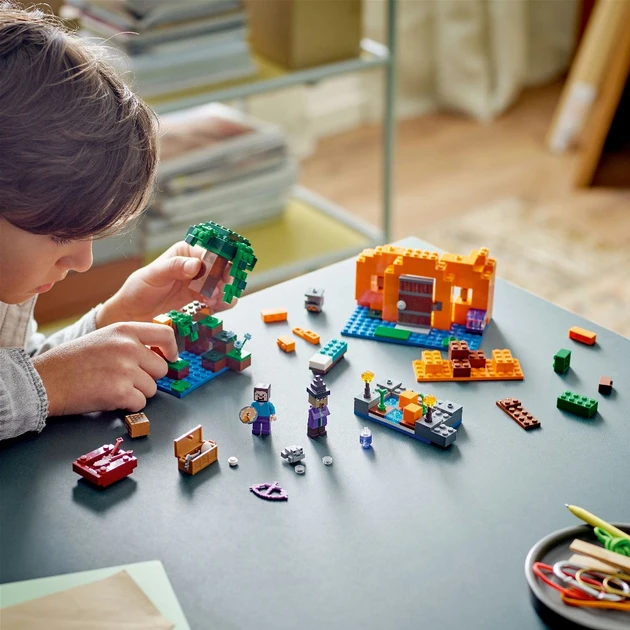 Блоковий конструктор LEGO Гарбузова ферма (21248)  Фото №2