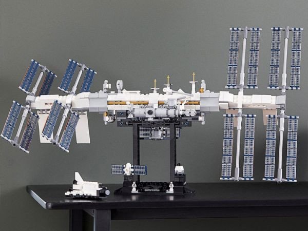 Блоковый конструктор LEGO Международная Космическая Станция (21321)  Фото №1