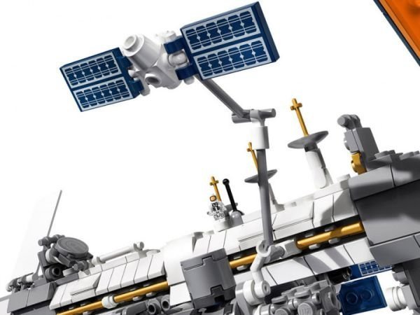 Блоковый конструктор LEGO Международная Космическая Станция (21321)  Фото №5