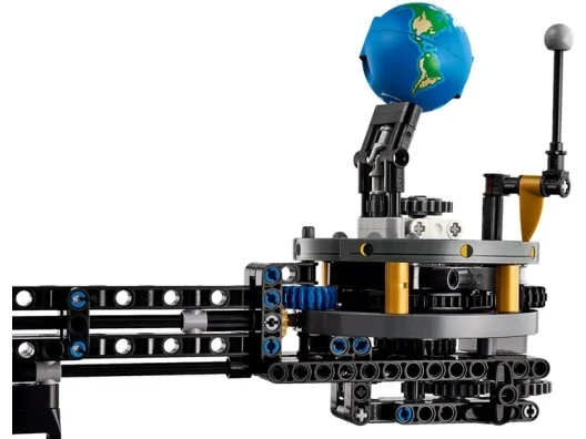 Блоковый конструктор LEGO Планета Земля и Луна на орбите (42179)  Фото №3
