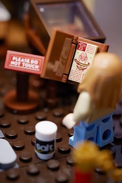 Блоковый конструктор LEGO Фокус-покус Диснея: Коттедж сестер Сандерсон (21341)  Фото №8