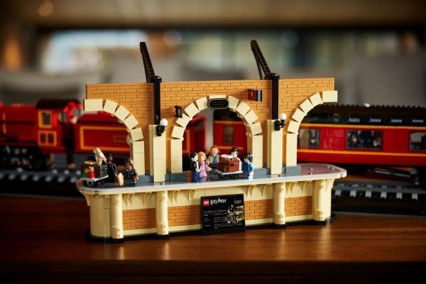 Блоковий конструктор LEGO Хогвартський Експрес (76405)  Фото №10