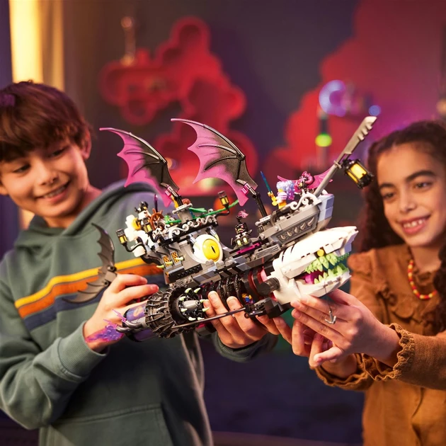 Блоковый конструктор LEGO Корабль Кошмарной Акулы (71469)  Фото №1
