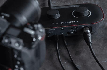 Комплект для звукозаписи Focusrite Vocaster One Studio  Фото №0