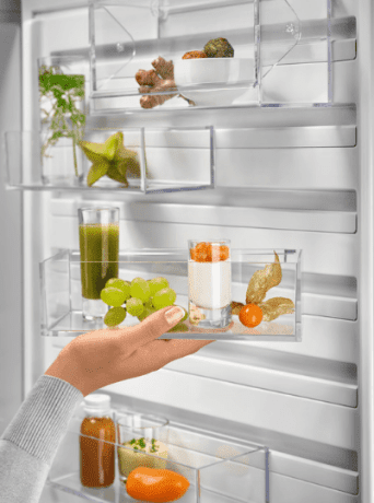 Холодильник з морозильною камерою Electrolux LNC7ME32W2  Фото №0