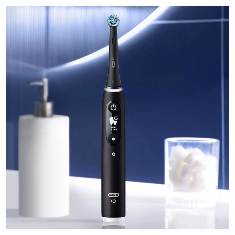 Електрична зубна щітка Oral-B IOM6.1B6.3DK Black  Фото №1