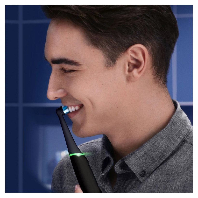 Електрична зубна щітка Oral-B IOM6.1B6.3DK Black  Фото №6