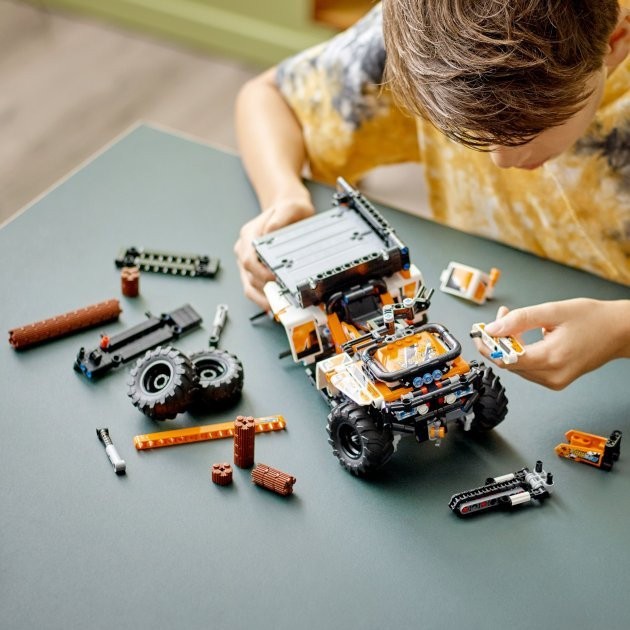 Авто-конструктор LEGO Внедорожный грузовик (42139) Авто-конструктор LEGO Внедорожный грузовик (42139)  Фото №2