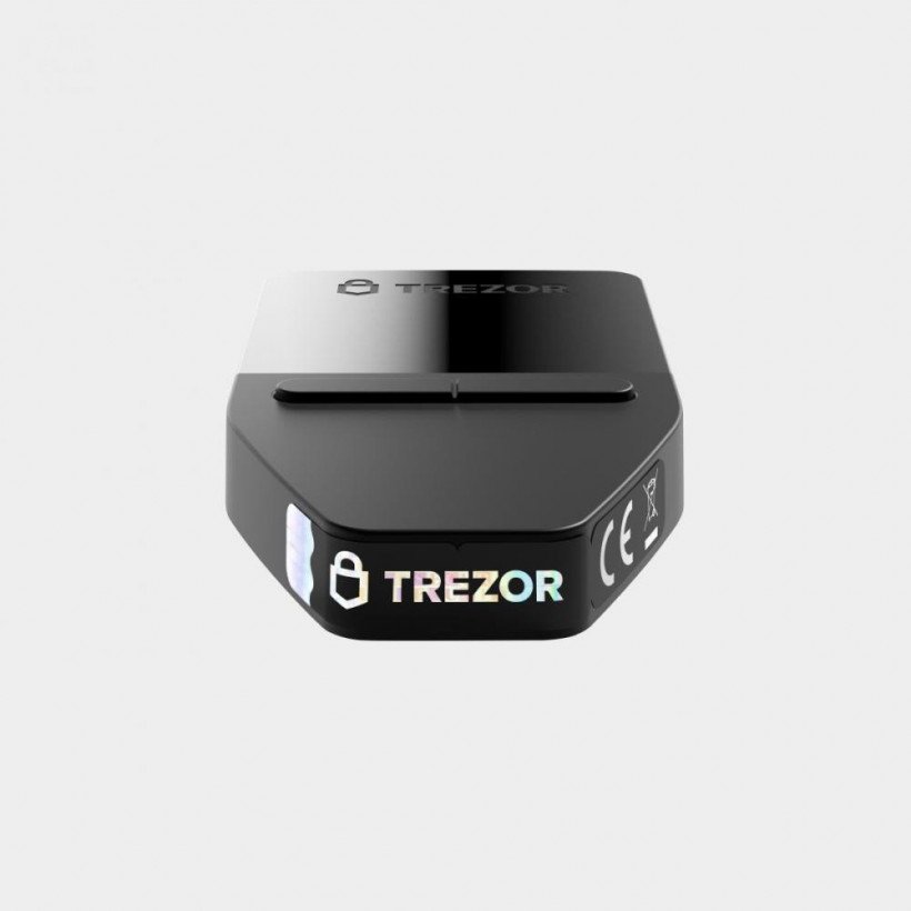 Апаратний криптогаманець Trezor Safe 3 Cosmic Black  Фото №4