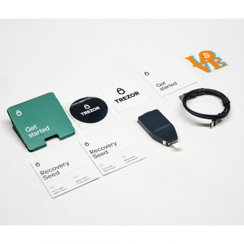 Апаратний криптогаманець Trezor Safe 3 Cosmic Black  Фото №8
