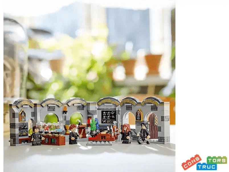 Блоковый конструктор LEGO Harry Potter Замок Хогвартс: класс зельеварения (76431)  Фото №6