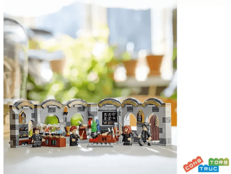 Блоковый конструктор LEGO Harry Potter Замок Хогвартс: класс зельеварения (76431)  Фото №6