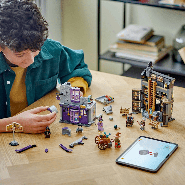 Блоковий конструктор LEGO Harry Potter Лавка Оллівандера та ательє мадам Малкін (76439)  Фото №2