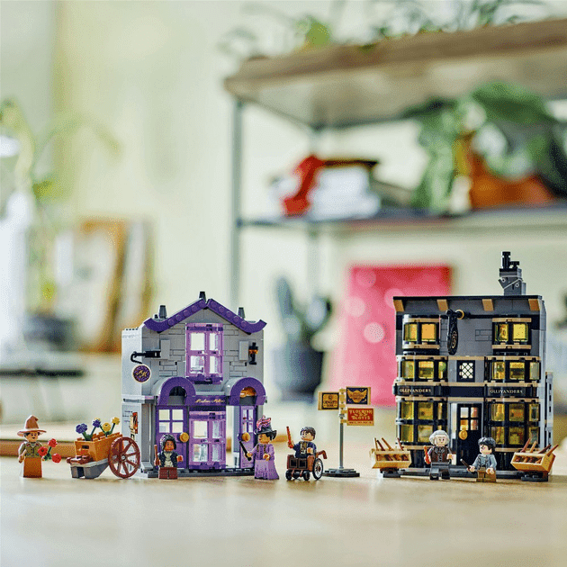 Блоковий конструктор LEGO Harry Potter Лавка Оллівандера та ательє мадам Малкін (76439)  Фото №3