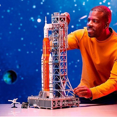 Блоковый конструктор LEGO Icons Система космического запуска НАСА Артемида (10341)  Фото №8